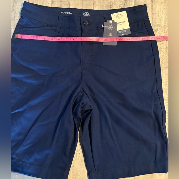 St. John’s Bay Bermuda Shorts Size 10 - Picture 5 of 7